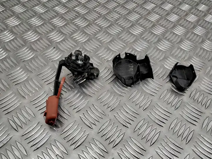 BMW 3 E90 E91 (2005 - 2012) 9165547 Плюсовой провод аккумулятора — фото 2