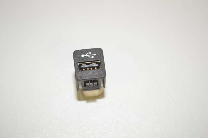 9229294 BMW 5 G30 G31 USB jungtis