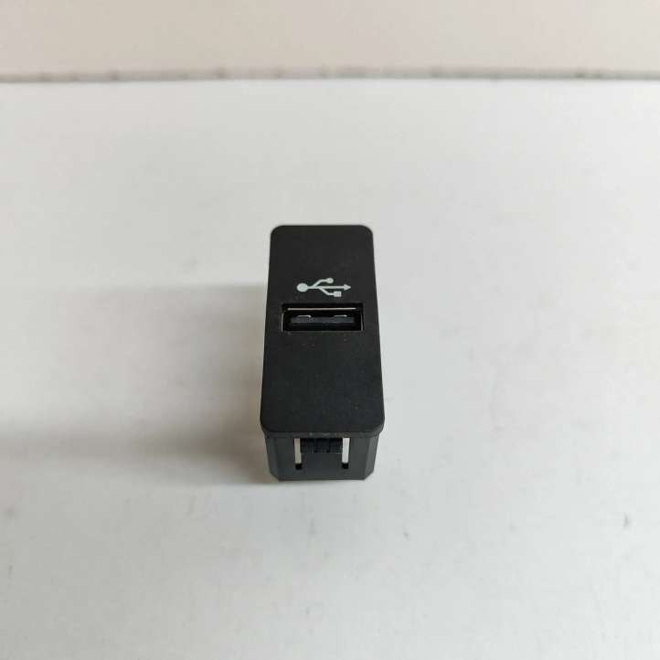 9230248 BMW 3 F30 F35 F31 USB jungtis