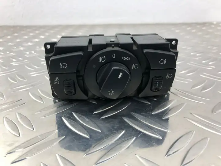 BMW 5 E60 E61 (2004 - 2010) 6953741 Включатель фонарей — фото 1
