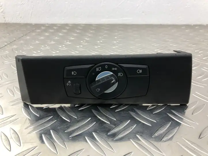 BMW 5 E60 E61 (2004 - 2010) 6988565 Включатель фонарей — фото 1