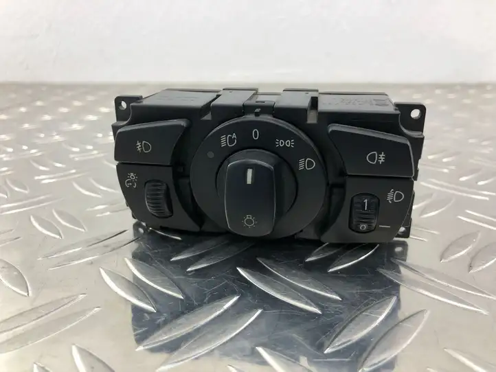 BMW 5 E60 E61 (2004 - 2010) 6953737 Включатель фонарей — фото 1