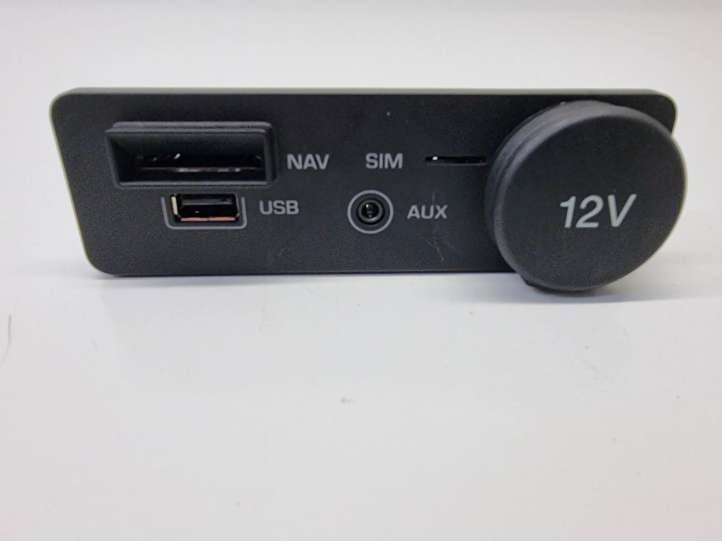 JX6319C166EA Jaguar F-Pace USB jungtis