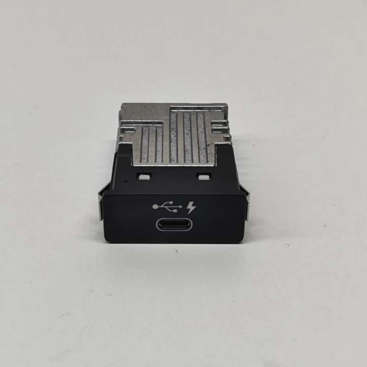 8711939 BMW 2 F44 USB jungtis