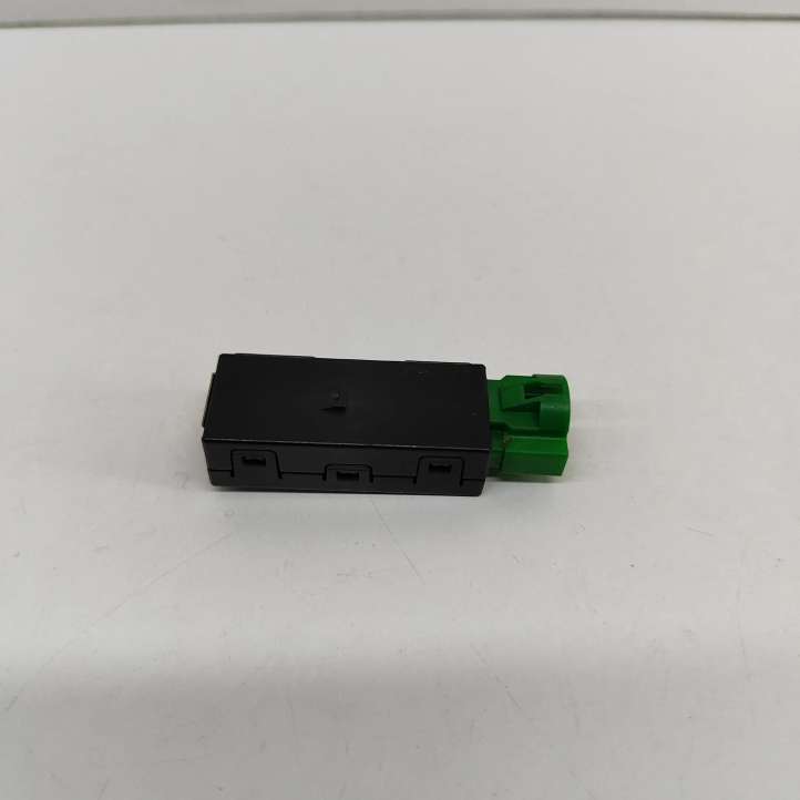 5Q0035726E Skoda Karoq USB jungtis