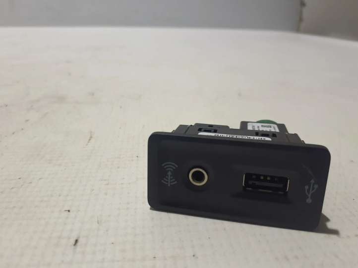 5G0035222E Volkswagen Golf VII USB jungtis