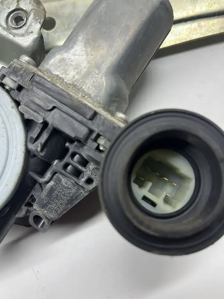 Lexus IS 220D-250-350 (2005 - 2010) 8572058010 Стеклоподъемник передней двери (комплект) — фото 3