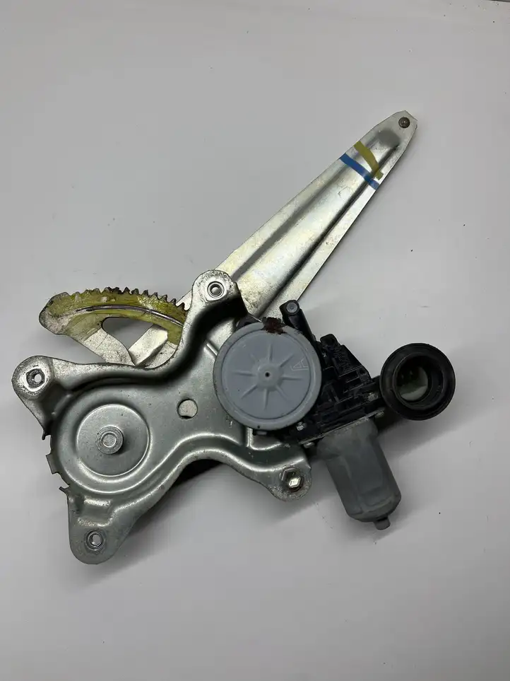 Lexus IS 220D-250-350 (2005 - 2010) 8571058010 Стеклоподъемник передней двери (комплект) — фото 1