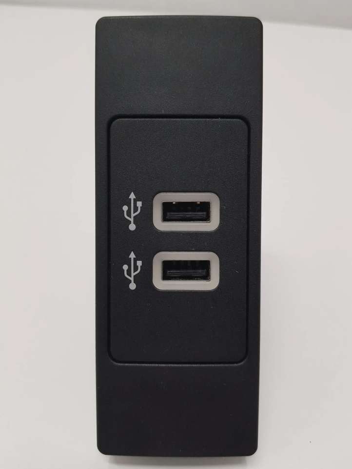 HC3T14F014BC Ford Mondeo MK V USB jungtis