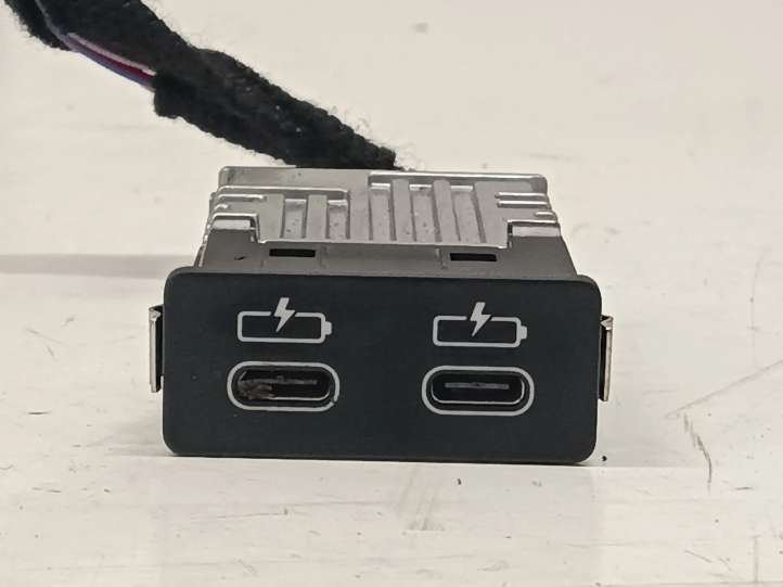 8711938 BMW 1 F40 USB jungtis