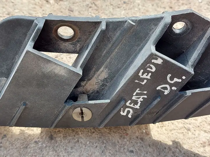 Seat Leon (1P) (2005 - 2012) 1P0807377 Кронштейн заднего бампера — фото 3
