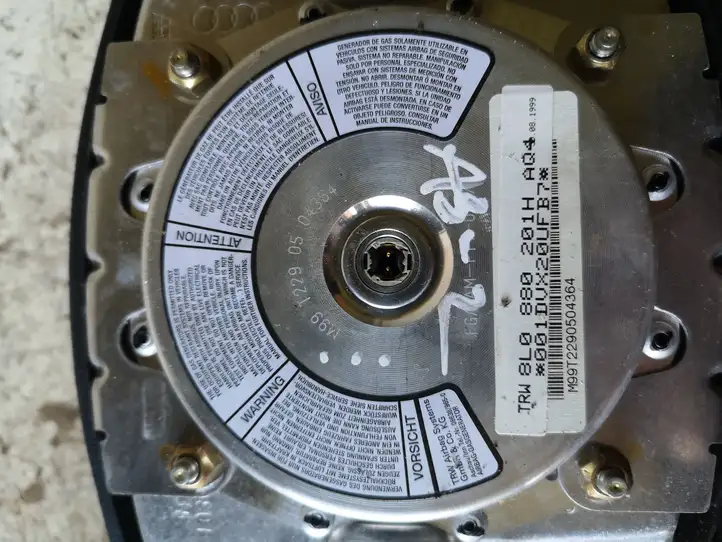 Audi A3/S3 8L (2000 - 2003) 8L0880201H Подушка безопасности руля — фото 2