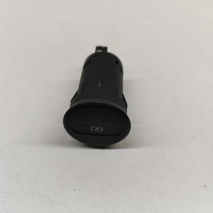 32231928 Volvo S60 USB jungtis