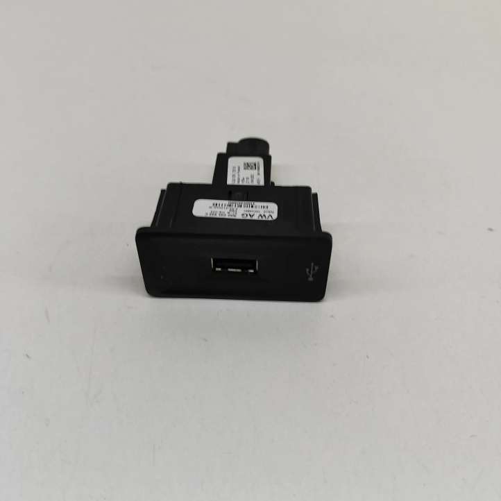 3G0035222C Volkswagen Caddy USB jungtis