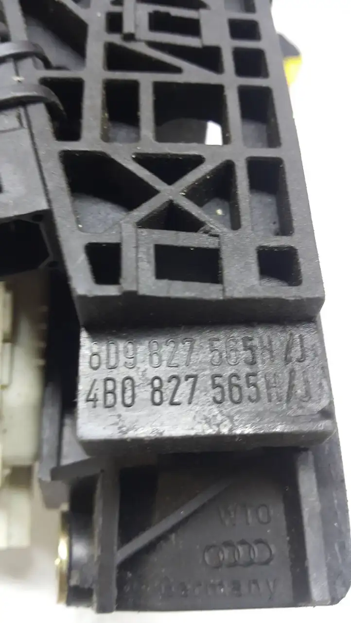 Audi A6 S6 C5 4B (2001 - 2004) 4B0827565H Замок крышки багажника — фото 2
