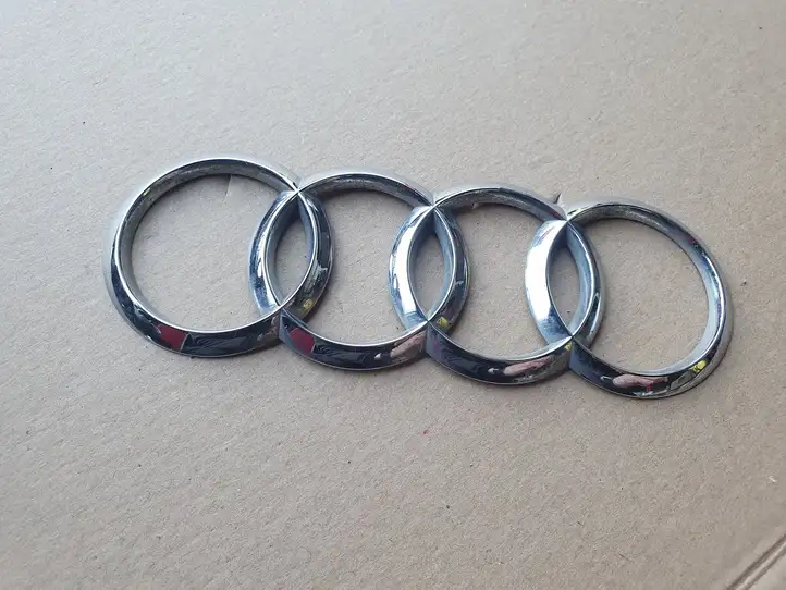 Audi Q5 SQ5 (2012 - 2017) 4G9853742 Эмблема производителя — фото 1