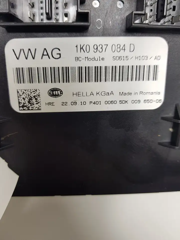 Volkswagen Golf Plus (2008 - 2014) 1K0937084D Модуль комфорта — фото 2