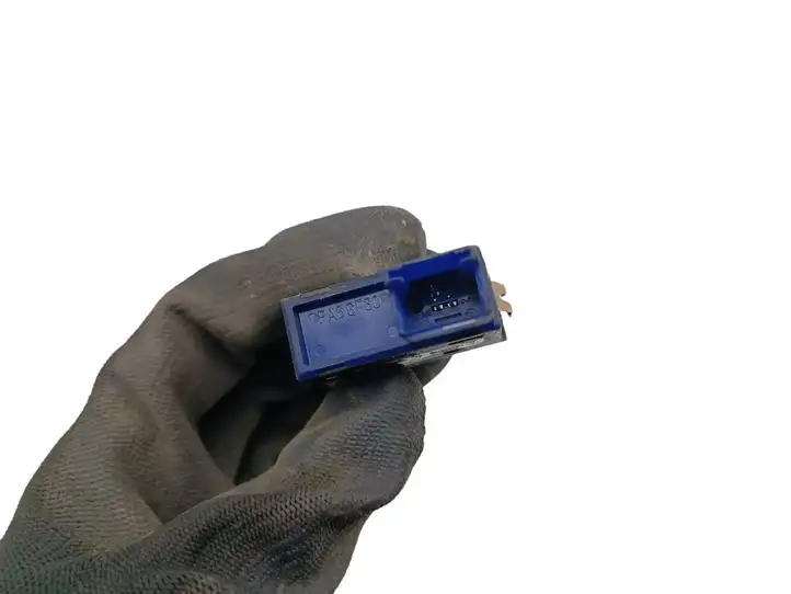 Land Rover Range Rover L322 (2002 - 2005) 61318365579 Кнопка открытия задней двери — фото 2