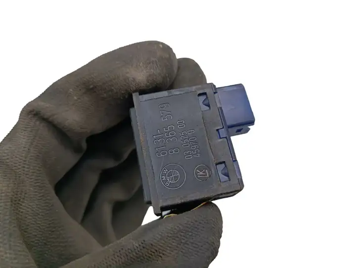 Land Rover Range Rover L322 (2002 - 2005) 61318365579 Кнопка открытия задней двери — фото 3