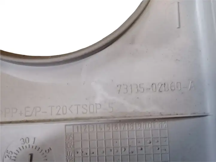 Toyota Auris 150 (2006 - 2012) 7302302030 Прочие детали салона — фото 3