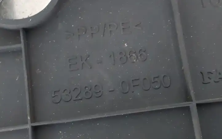 Toyota Verso (2012 - 2015) 532890F050 Облицовка радиатора — фото 2