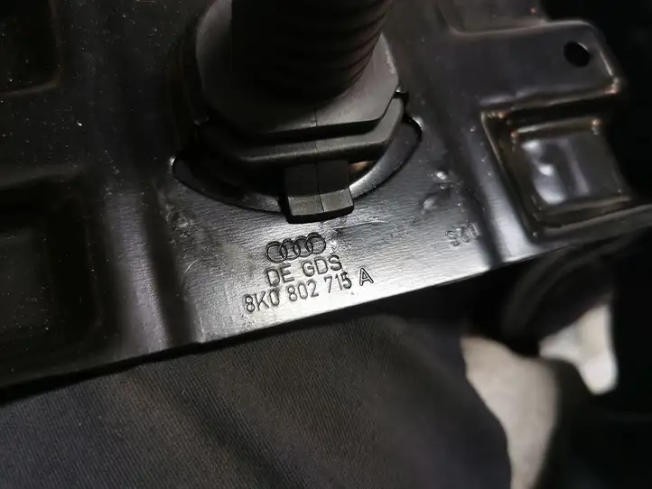 Audi A5 8T 8F (2011 - 2016) 8K0802715A Кронштейн запасного колеса — фото 5
