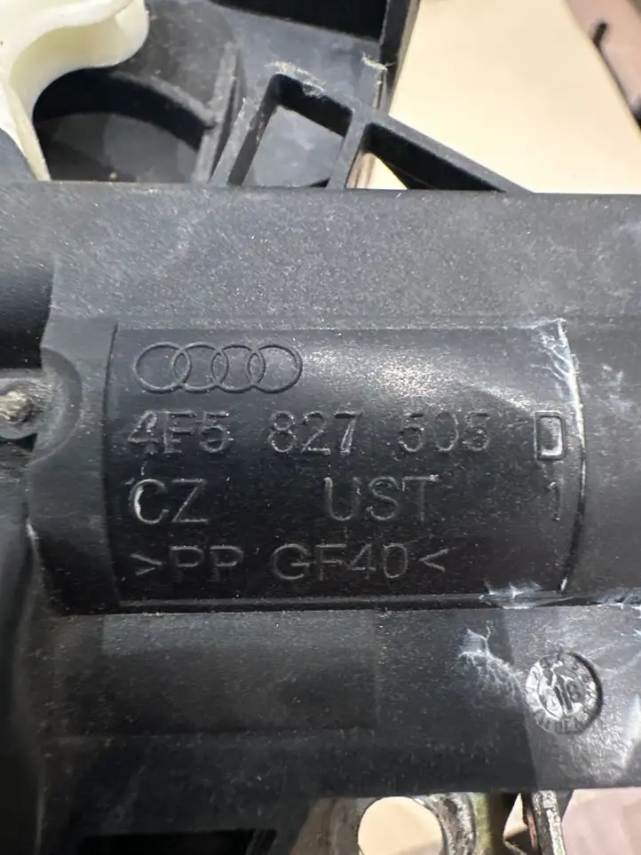 Volkswagen PASSAT B6 (2005 - 2010) 4F5827505D Замок крышки багажника — фото 2