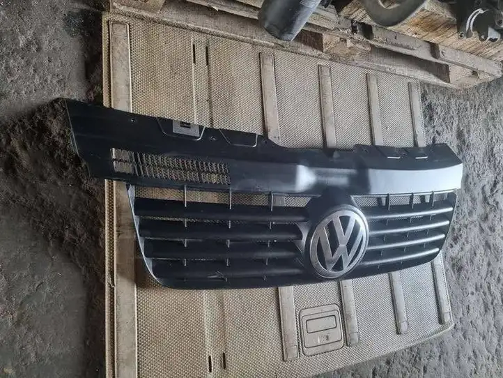 Volkswagen Transporter - Caravelle T5 (2003 - 2009) 7H0807101 Передняя решетка — фото 2
