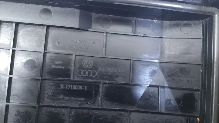Volkswagen Scirocco (2014 - 2017) 1K0937132F Крышка ящика предохранителей — фото 5