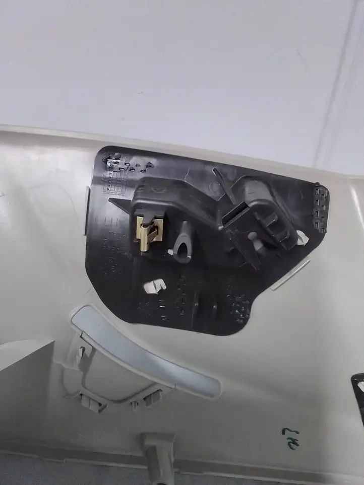 Chrysler Pacifica (2016 - ) 5RJ071D2AG Комплект обшивки крышки багажника — фото 4