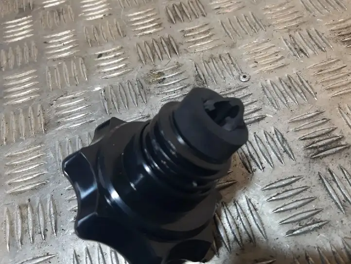 Audi A3/S3 8V (2012 - 2016) 1K0803899D Болт крепления запасного колеса — фото 1