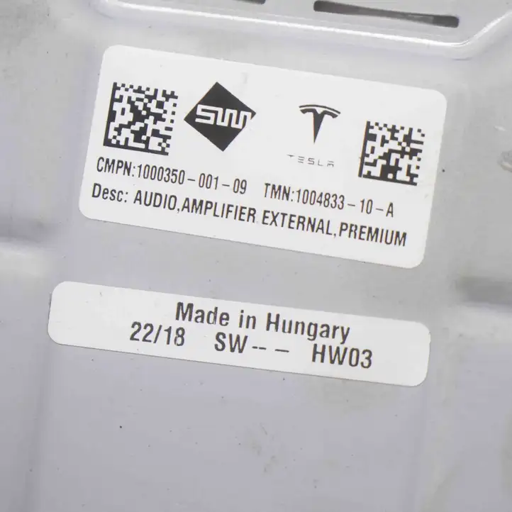 Tesla Model S (2016 - 2021) 100483310A Усилитель звука — фото 6