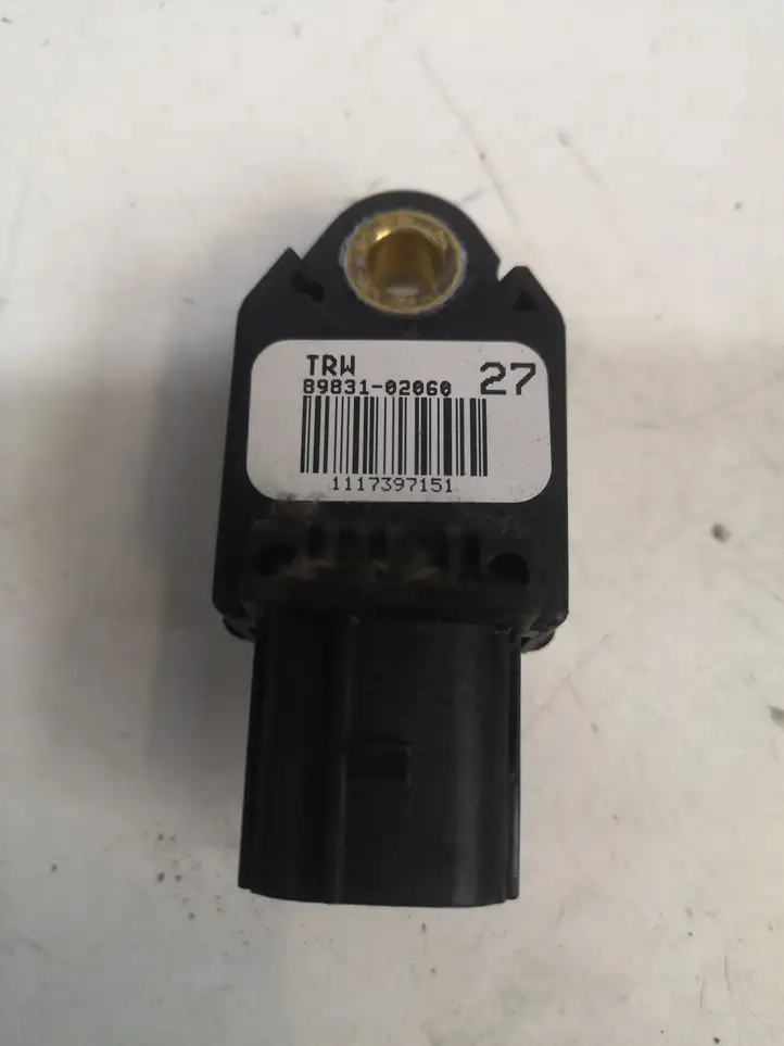Toyota Auris 150 (2006 - 2012) 8983102060 Датчик удара SRS — фото 1