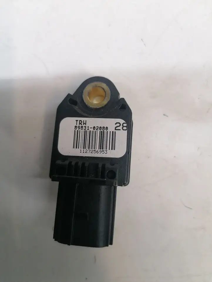 Toyota Auris 150 (2006 - 2012) 8983102080 Датчик удара SRS — фото 1