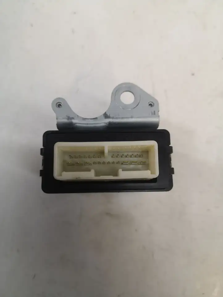 Toyota Auris 150 (2006 - 2012) 8594002040 Реле стеклоочистителей — фото 2