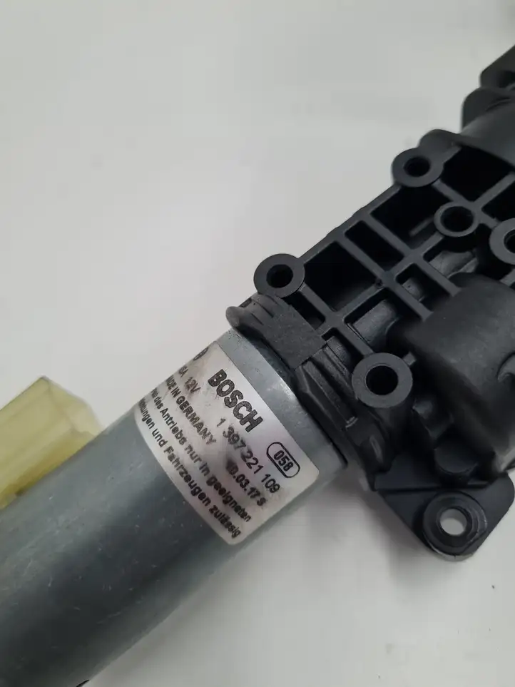 Audi A4 S4 B9 (2015 - 2019) 8W9827851A Доводчик крышки багажника — фото 2
