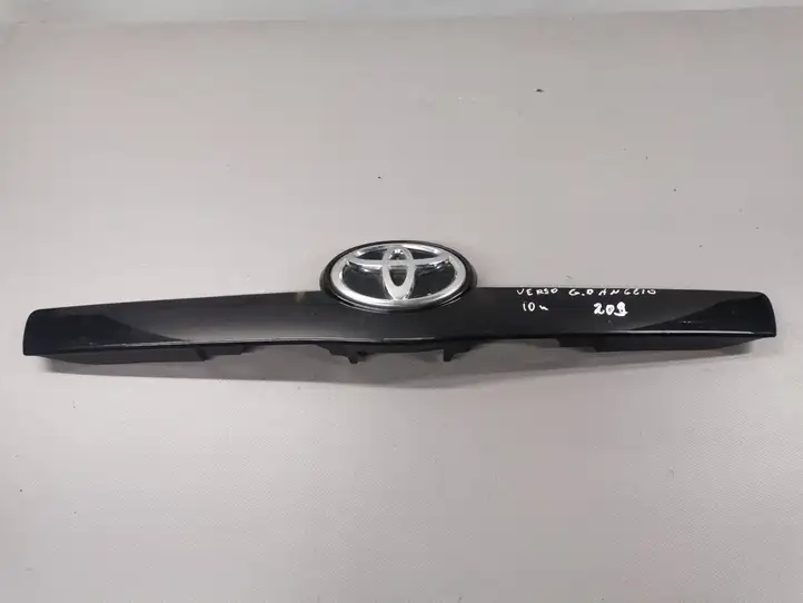 Toyota Verso (2009 - 2012) Подсветка номера — фото 1