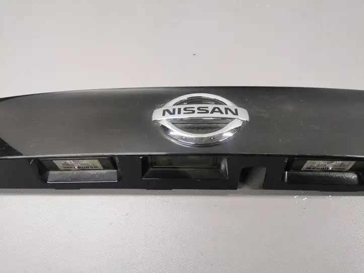 Nissan Qashqai (2013 - 2017) Подсветка номера — фото 10