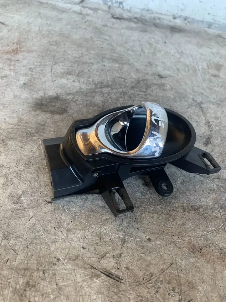 Nissan Juke I F15 (2010 - 2018) Внутренняя ручка двери — фото 2