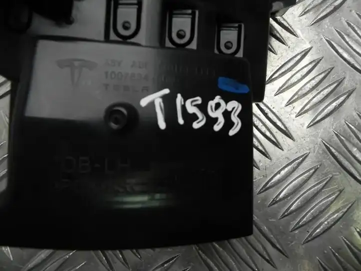 Tesla Model 3 (2017 - 2023) 100783400C Задний воздушный дефлектор — фото 4