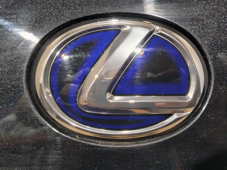 Lexus UX (2020 - ) Крышка багажника — фото 14