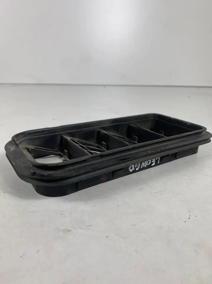 Seat Leon (5F) (2012 - 2019) 7N0819445D Вентиляционная решетка кузова — фото 3