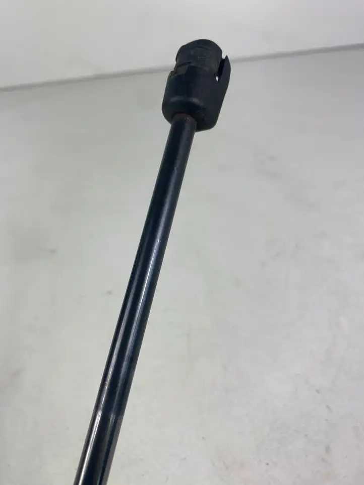 Seat Leon (5F) (2012 - 2019) 5F9827550B Амортизатор крышки багажника — фото 2
