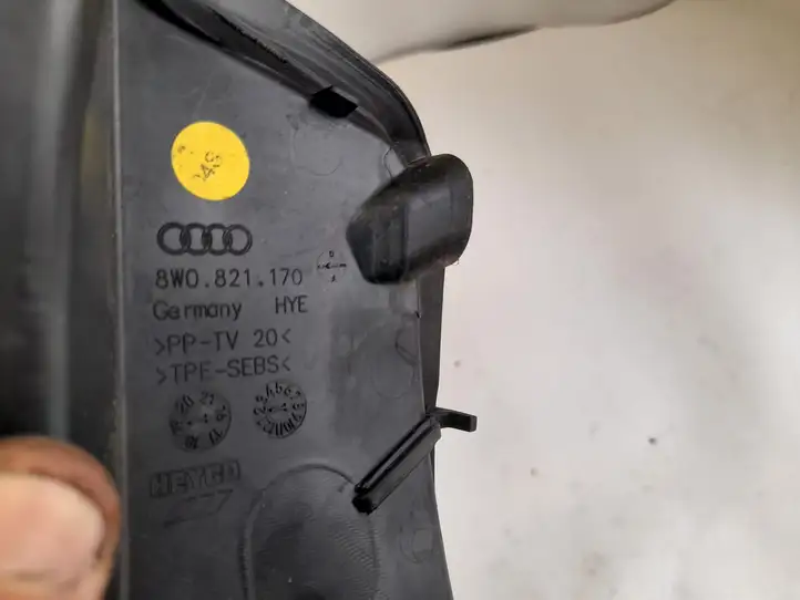 Audi A4 S4 B9 (2015 - 2019) 8W0821170 Накладка крыла — фото 3