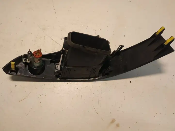 Toyota Corolla Verso AR10 (2004 - 2009) 5568064010 Центральный воздушный дефлектор — фото 5