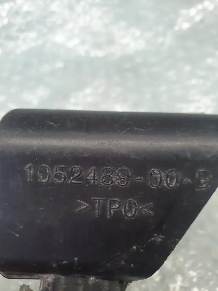 Tesla Model S (2012 - 2016) 105248900B Кронштейн панели радиатора — фото 2