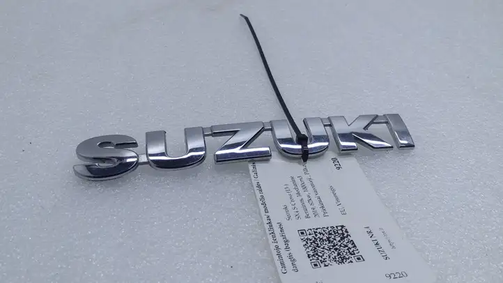 Suzuki SX4 S-Cross (2013 - 2021) Эмблема производителя — фото 2
