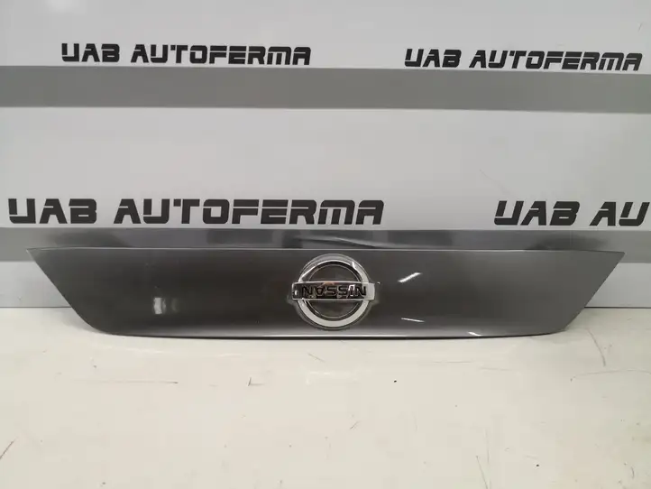 Nissan Qashqai (2013 - 2017) 908104ES Подсветка номера — фото 1