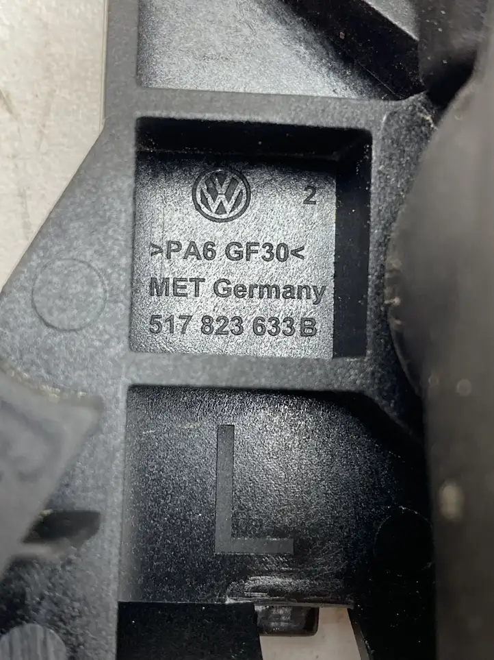 Volkswagen Golf VII (2013 - 2019) 517823633B Ручка открытия капота — фото 3