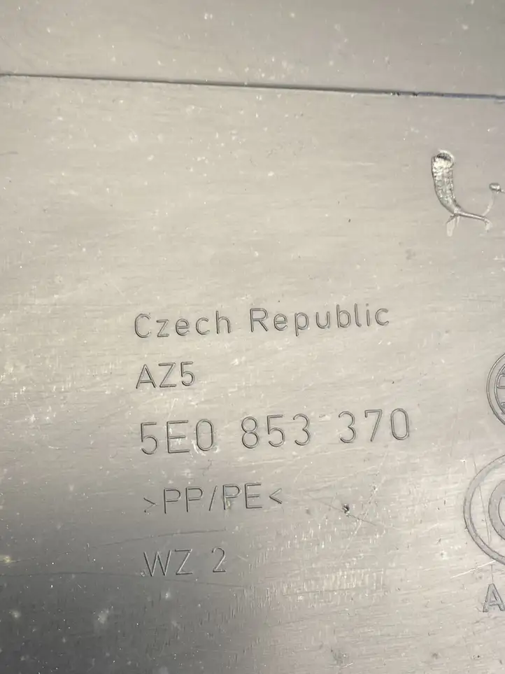 Skoda Octavia Mk3 (5E) (2013 - 2019) 5E0853370 Нижняя обшивка стойки B — фото 3